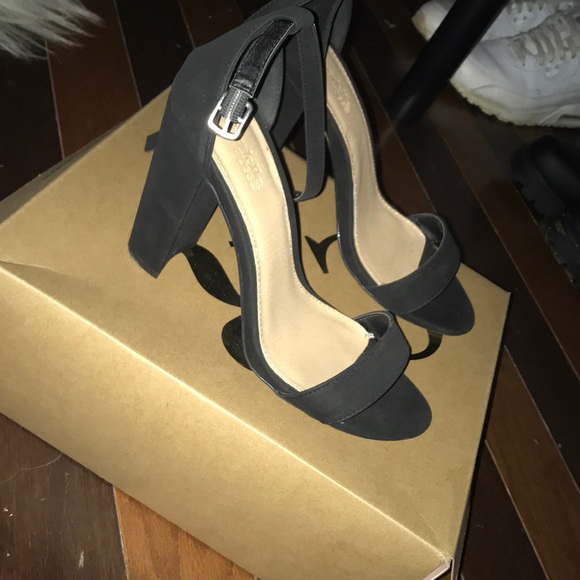 Heels - Picture 1 of 1